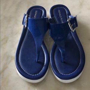 Donald Pliner Blue Patent Leather Thong Sandal